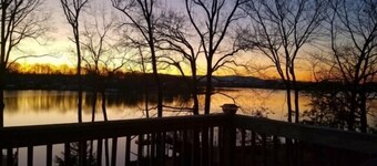 Lac Heure: Ping Pong, Foosball, Hamac, beaucoup doux, joliment meublé, maison du lac classique
