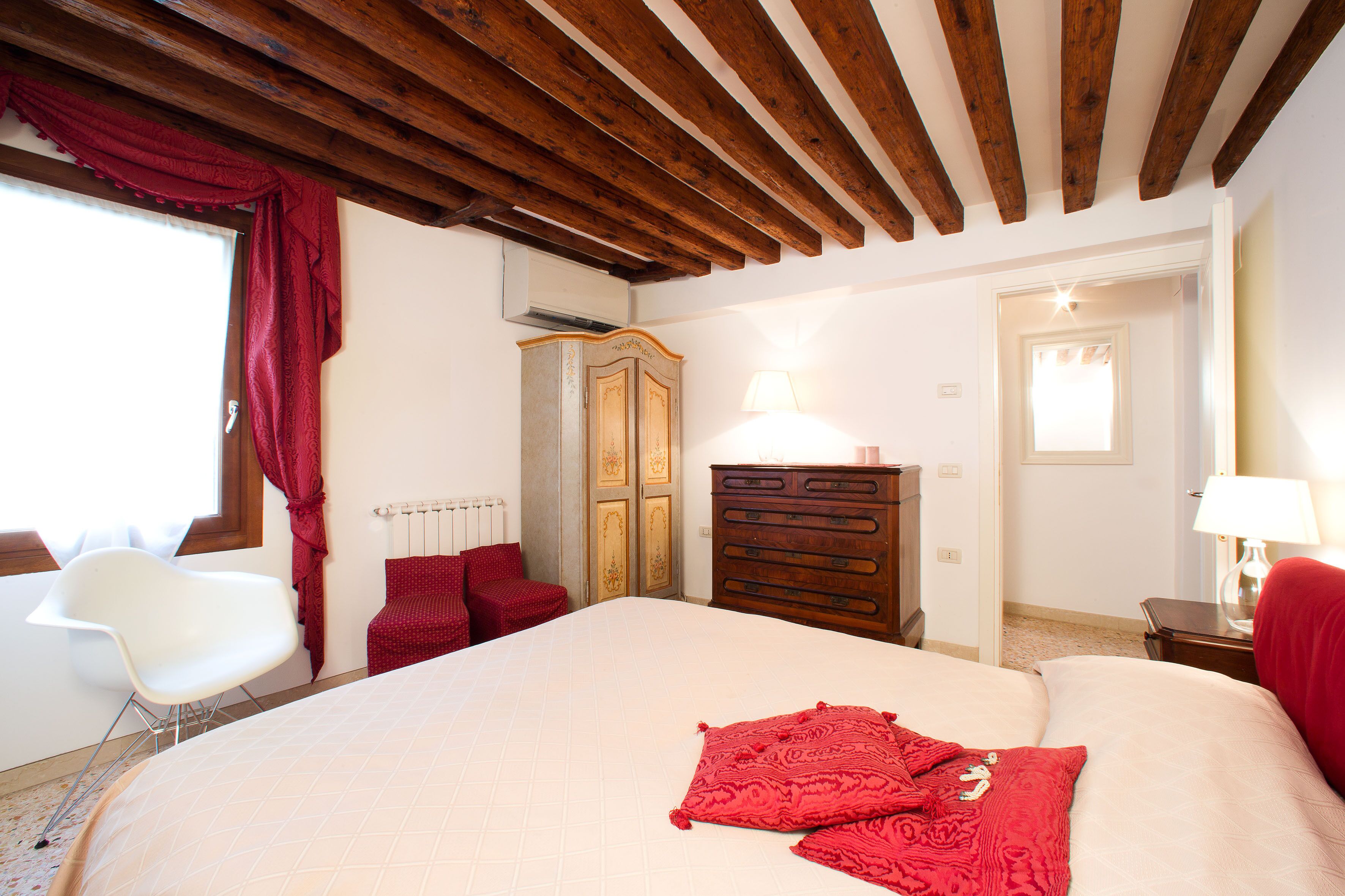 1 多间卧室、熨斗/熨衣板、WiFi、床单