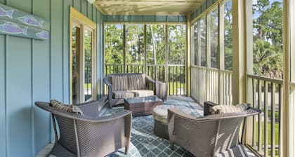 Charming Island House - PRIVATE HEATED POOL! Great for birding!