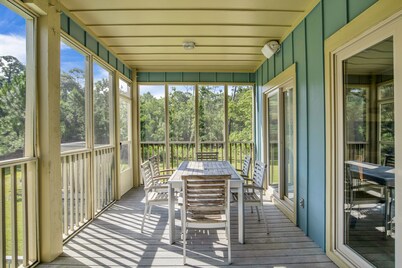 Charming Island House - PRIVATE HEATED POOL! Great for birding! 