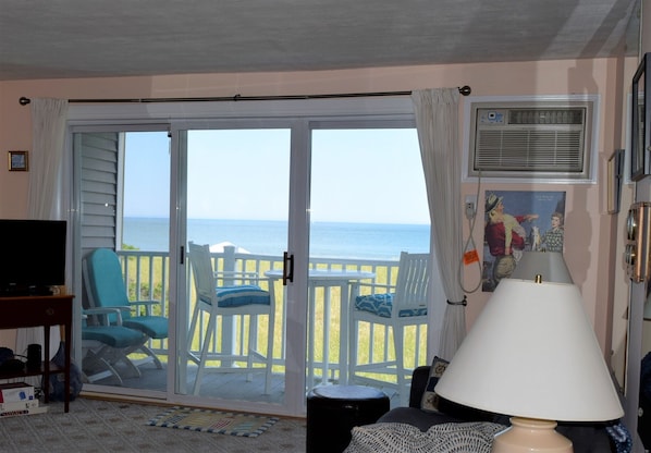 TV, DVD player, stereo - BEACHFRONT CONDO   OLD ORCHARD BEACH    MAINE (Old Orchard Beach)