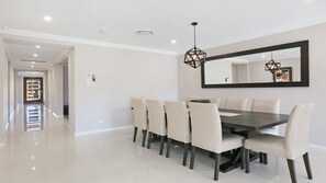 Dining - Best Cellar - The VIntage Holiday Houses (POKOLBIN)