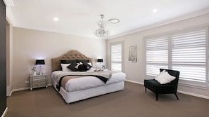 4 bedrooms, iron/ironing board, free WiFi, bed sheets - Best Cellar - The VIntage Holiday Houses (POKOLBIN)