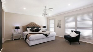 4 bedrooms, iron/ironing board, free WiFi, bed sheets