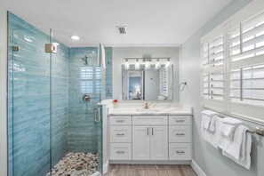 Shower, hair dryer, towels - Island House Beach Resort Villa 39 (Siesta Key)