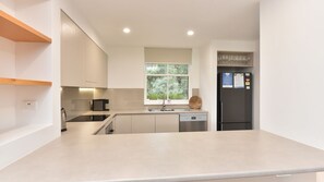 Kylskåp, mikrovågsugn, ugn och diskmaskin