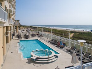 Una piscina cubierta