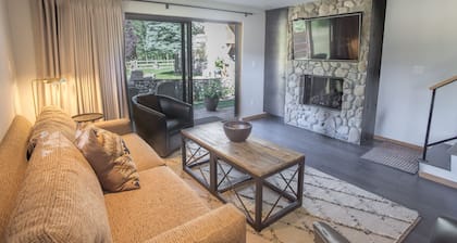 Great 2 bed townhouse. This is the best location in Ketchum!