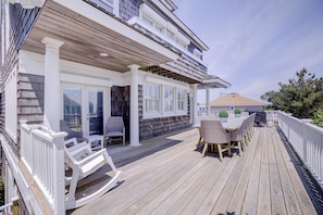 Outdoor dining - Nantucket Charm | 280 ft from the Beach | Private Pool (Virginia Beach)