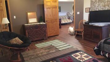 2 chambres, bureau, fer et planche à repasser, accès au Wi-Fi (inclus)