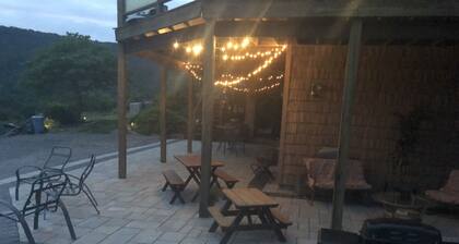 Beautiful valley views & next to Big Spring State Park