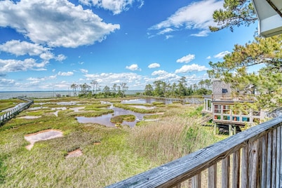 Castlebar | Luxury Salt Marsh Landing Waterfront w/ Private Pier, Bayfront Dock, Sunsets & Fireplace