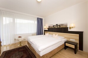 Premium bedding, minibar, in-room safe, desk - Hotel Weingut Weis (Mertesdorf)