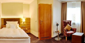 Basic Single Room | Premium bedding, minibar, in-room safe, desk - Hotel Weingut Weis (Mertesdorf)