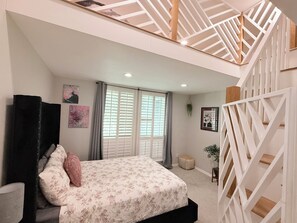 3 bedrooms, desk, iron/ironing board, free WiFi - Cozy Bungalow Near Downtown - Pool, Fire Pit, Custom Loft, Family Friendly (Lancaster)