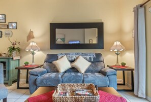 TV - Bahama Bay- 3 bedroom condo with amenities (Davenport)