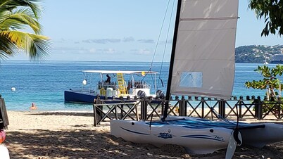 The LEEWARD - Views of world class marina and the city