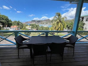 Outdoor dining - The LEEWARD - Views of world class marina and the city (Belmont)