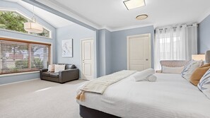 4 bedrooms, iron/ironing board, free WiFi, bed sheets