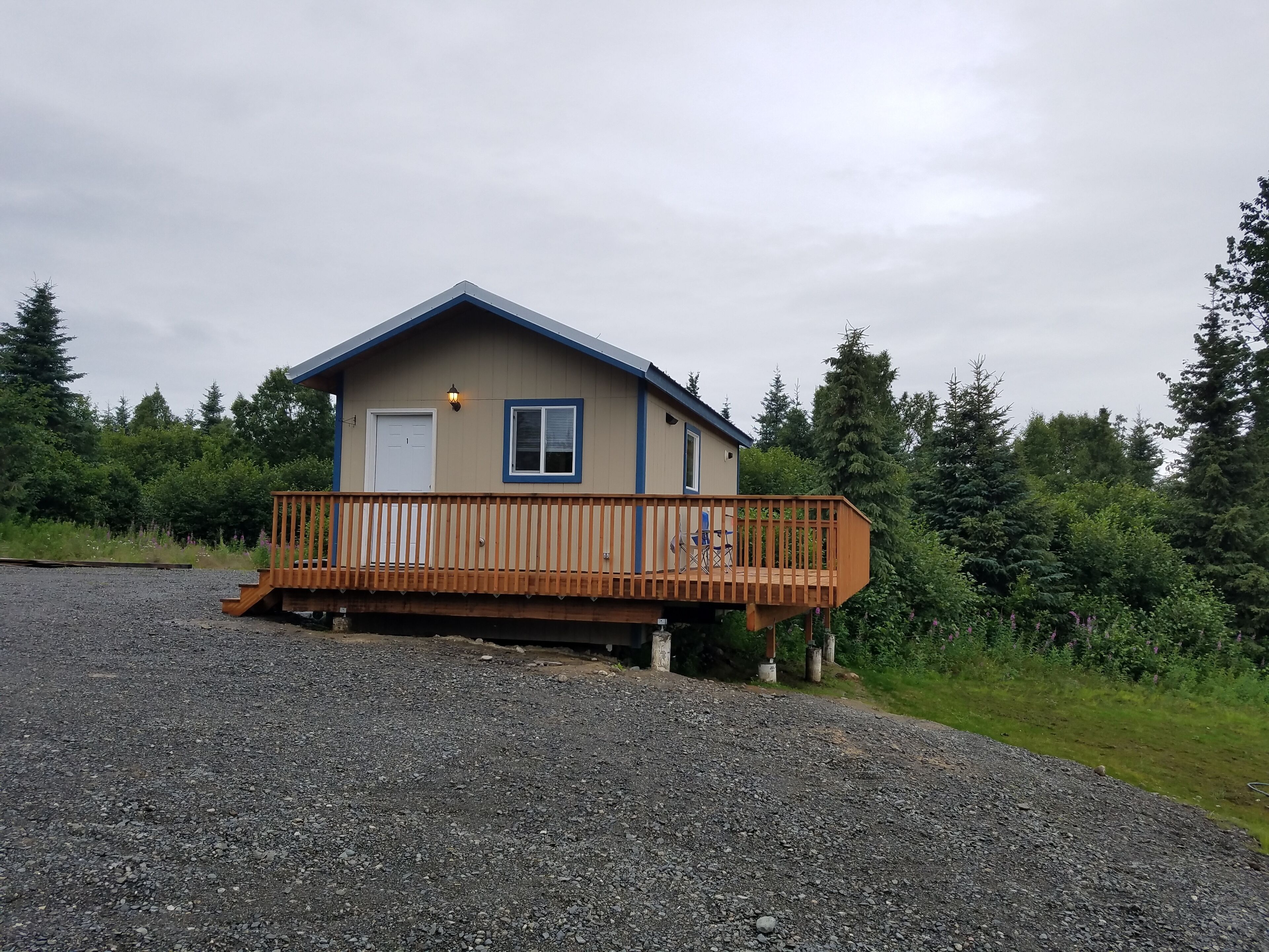 Beautiful Little One Bedroom Cabin 7 miles from the Halibut Fishing Capitol!