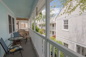 Outdoor dining - Tropical Breezes at The Truman Annex in Key West (Key West)
