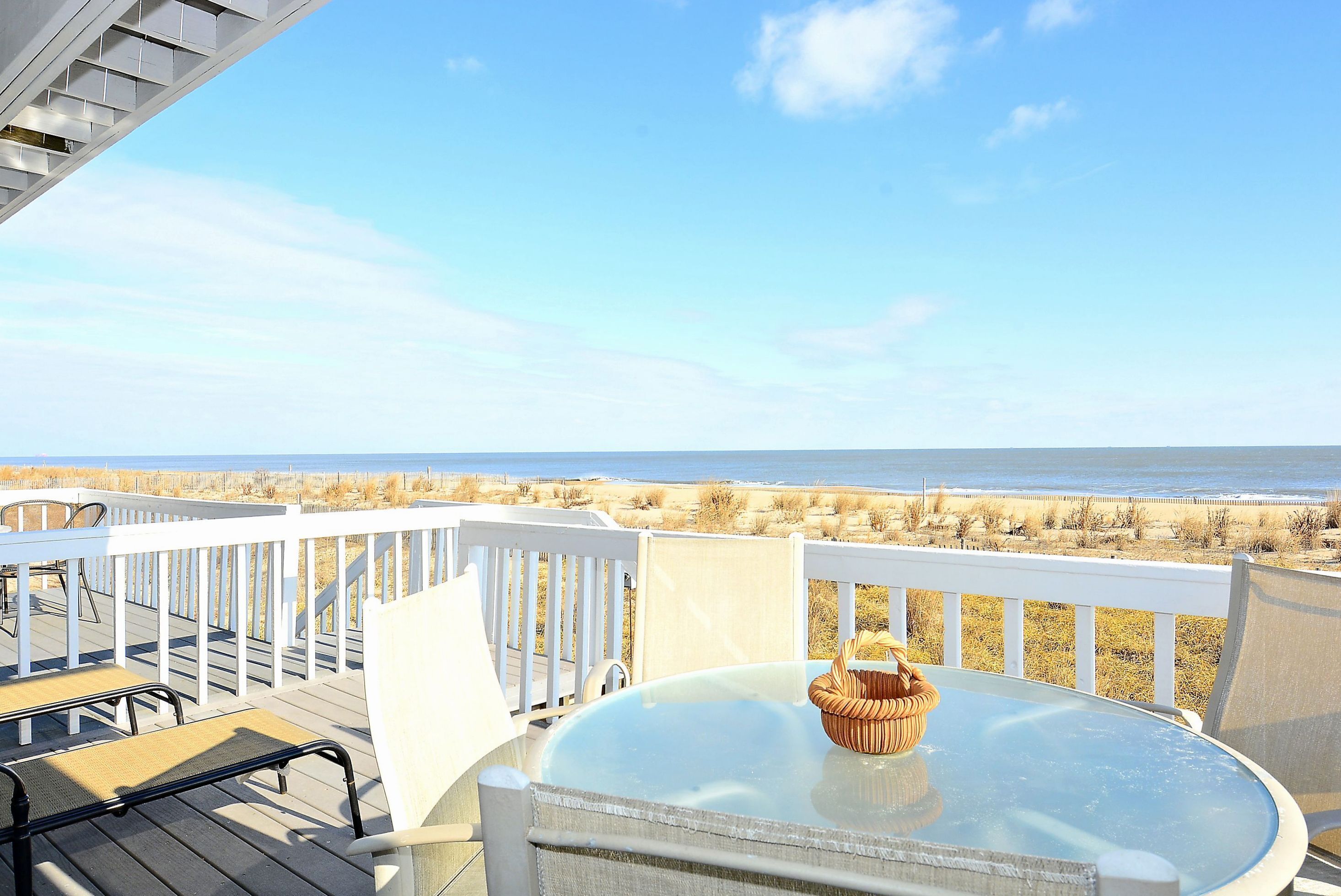 LINENS INCLUDED! OCEANFRONT!  GORGEOUS VIEWS!  DAILY Activities. DEWEY BEACH OCEANFRONT end unit