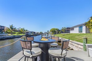 屋外ダイニングエリア