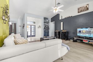 テレビ、DVD プレーヤー、書庫、ステレオ