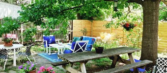 The Collier Street Cottage Guest Suite in the heart of Austin!