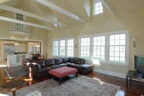 Téléviseur connecté, jeux vidéo, lecteur de DVD, livres