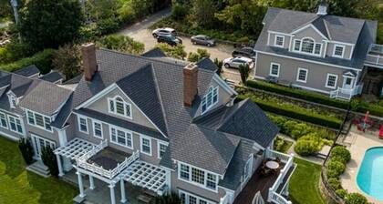 LUXURY BOLD OCEANFRONT PERHEVUORE Henkeäsalpaava tila / lämmitetty uima-allas