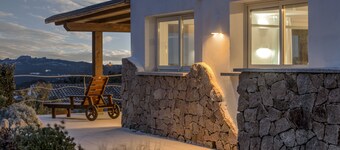 VILLA DE LUXE AVEC JACUZZI ET VUE MER VERANDA