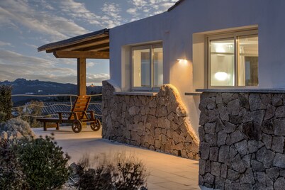 LUXURY VILLA WITH JACUZZI AND VERANDA SEA VIEW