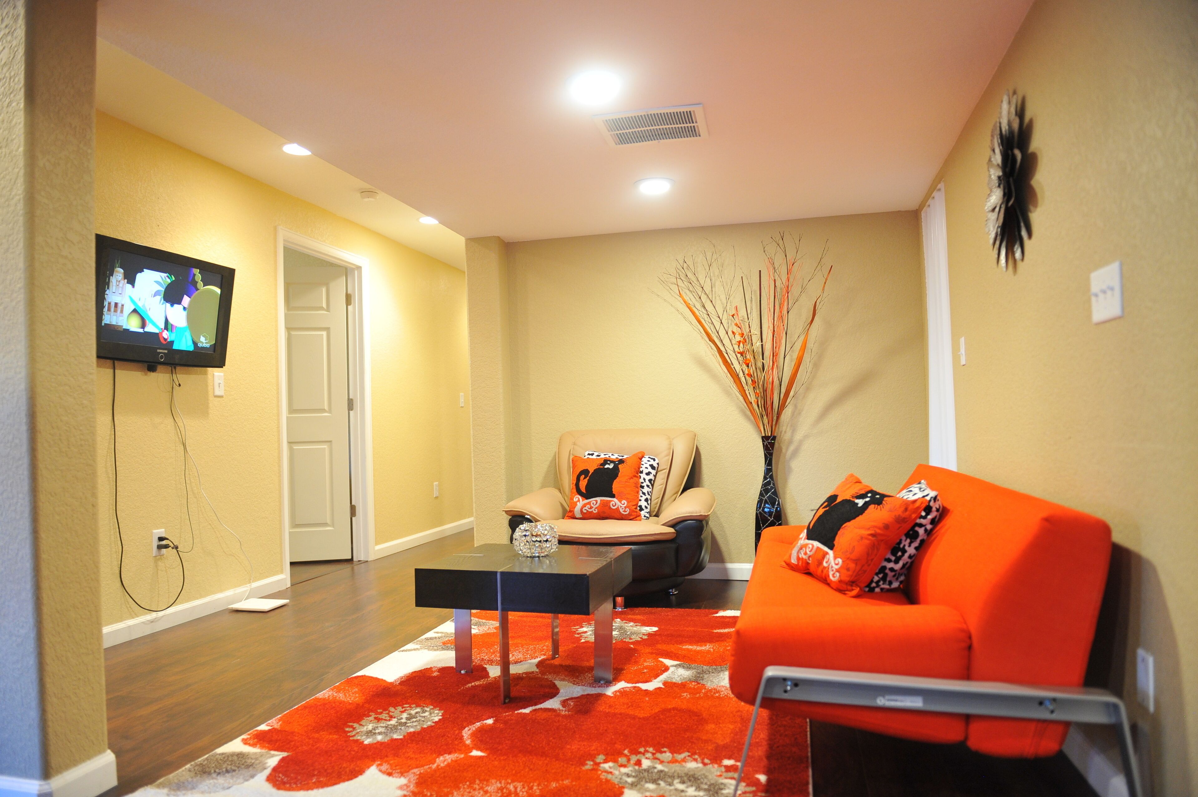 Spacious and Cozy walkout Apartment