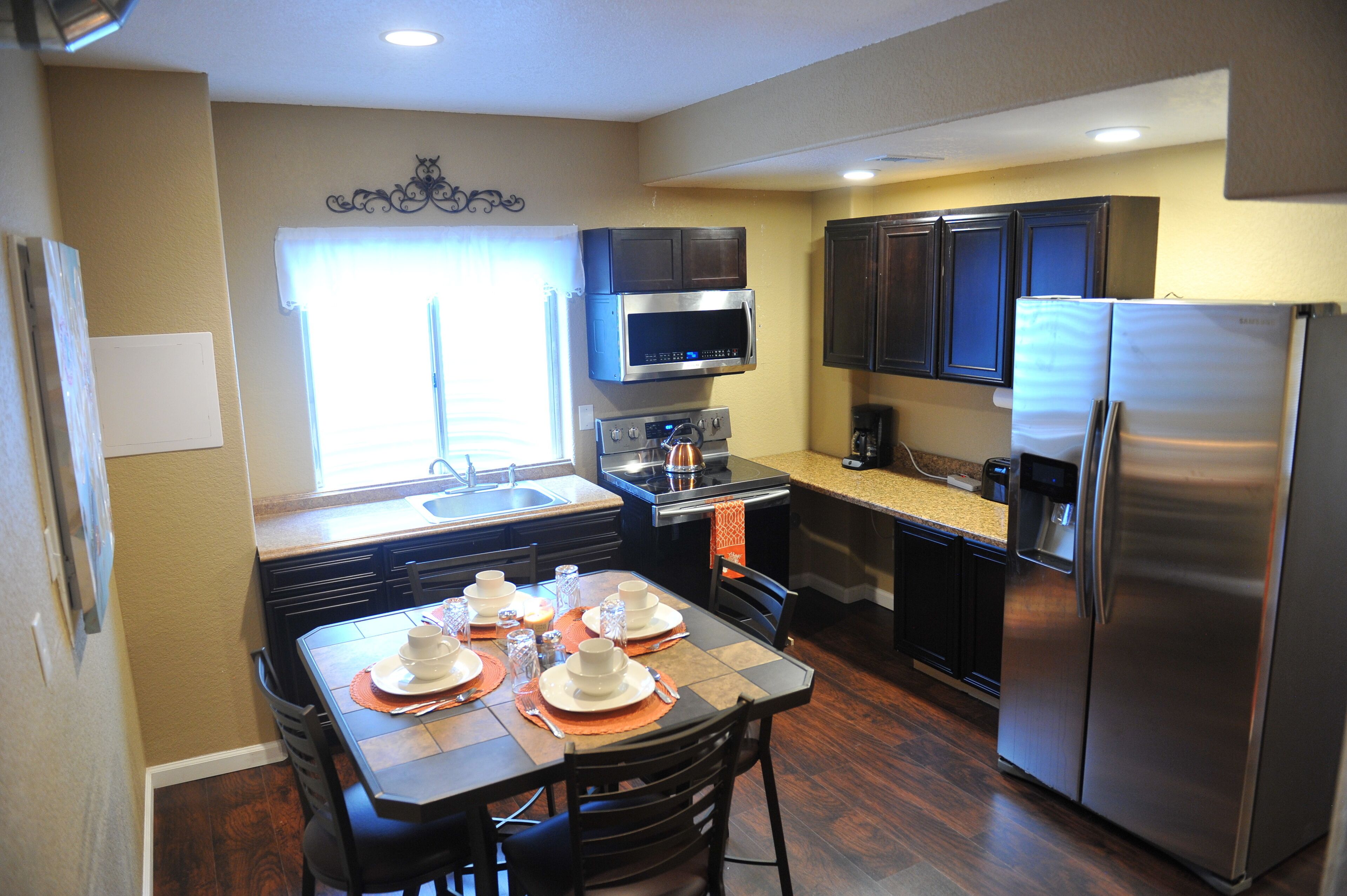 ثلاجة، ميكروويف، فرن، موقد طهي مسطح