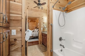 Ensemble douche/baignoire, serviettes fournies