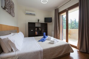 3 bedrooms, desk, iron/ironing board, free WiFi - Sunny  Rhodes  Villa (Koskinou)