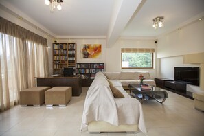 Flat-screen TV, DVD player - Sunny  Rhodes  Villa (Koskinou)