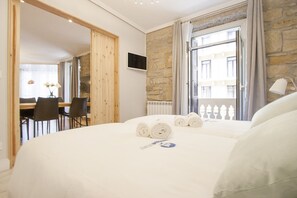 2 bedrooms, iron/ironing board, free WiFi, bed sheets