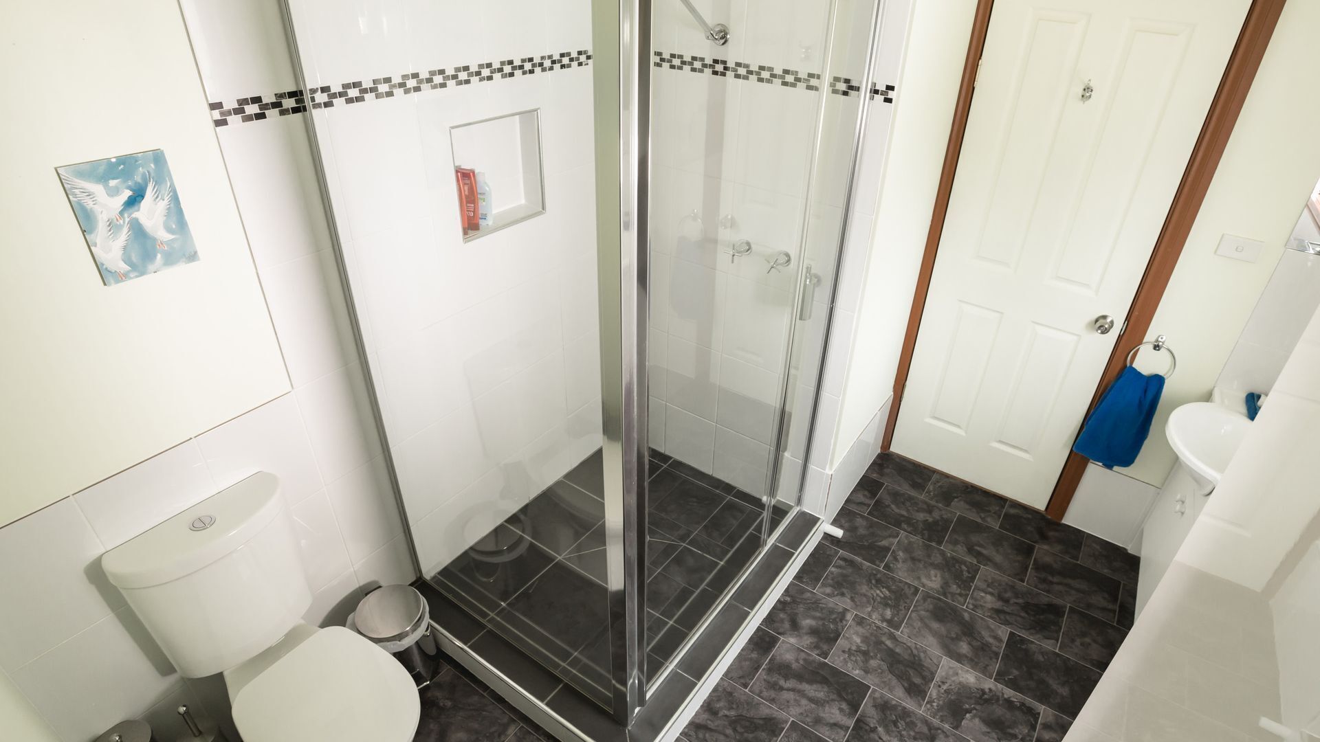 Larus Waterfront Cottage — image 8