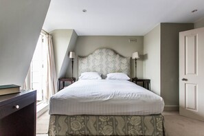 3 bedrooms, iron/ironing board, free WiFi, bed sheets - Cornwall Gardens III by onefinestay (London)