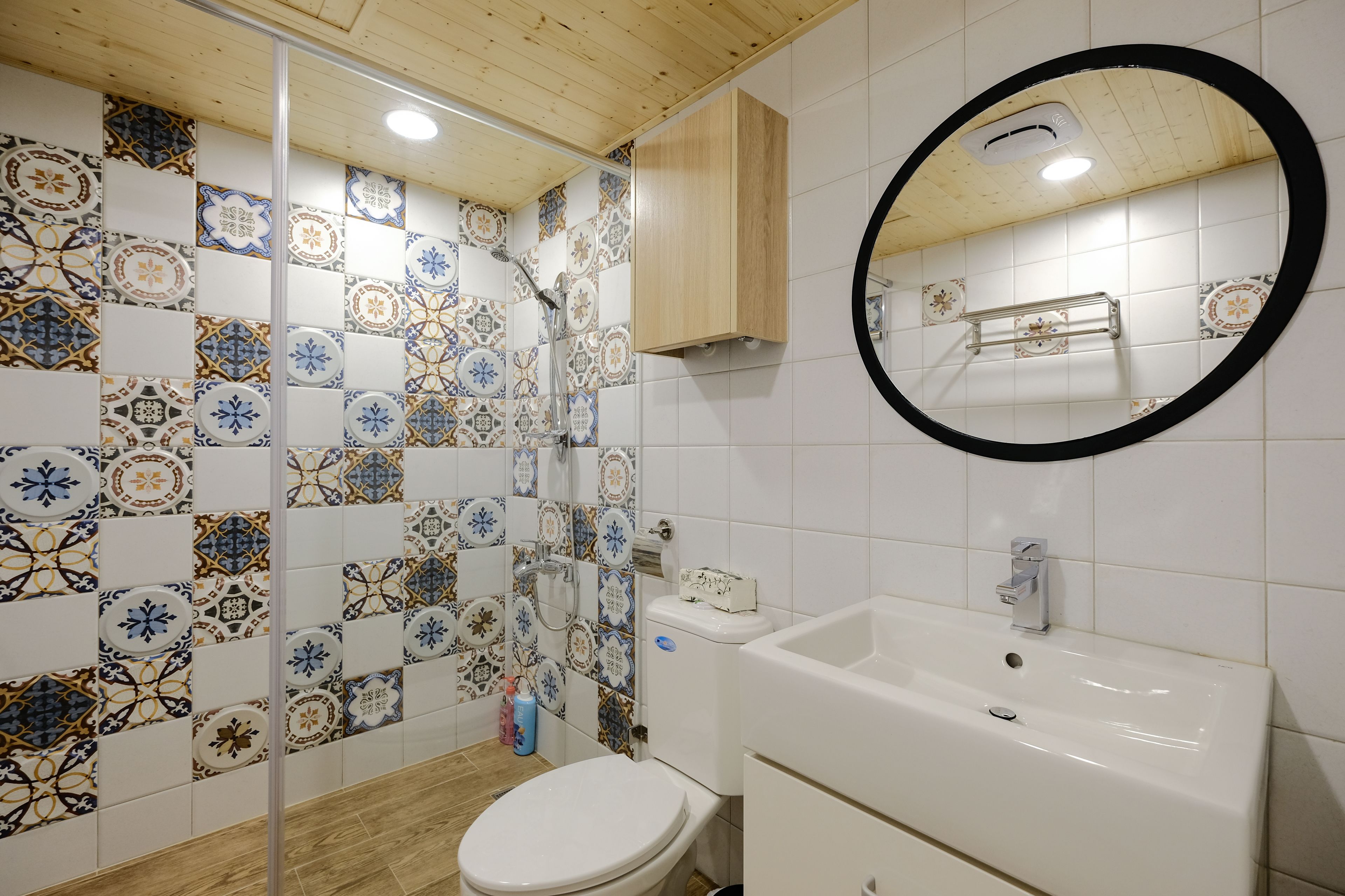 signature double room, 1 bedroom | bathroom | shower, rainfall showerhead, hair dryer, slippers