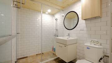 Basic Double Room, 1 Bedroom | Bathroom | Shower, rainfall showerhead, hair dryer, slippers