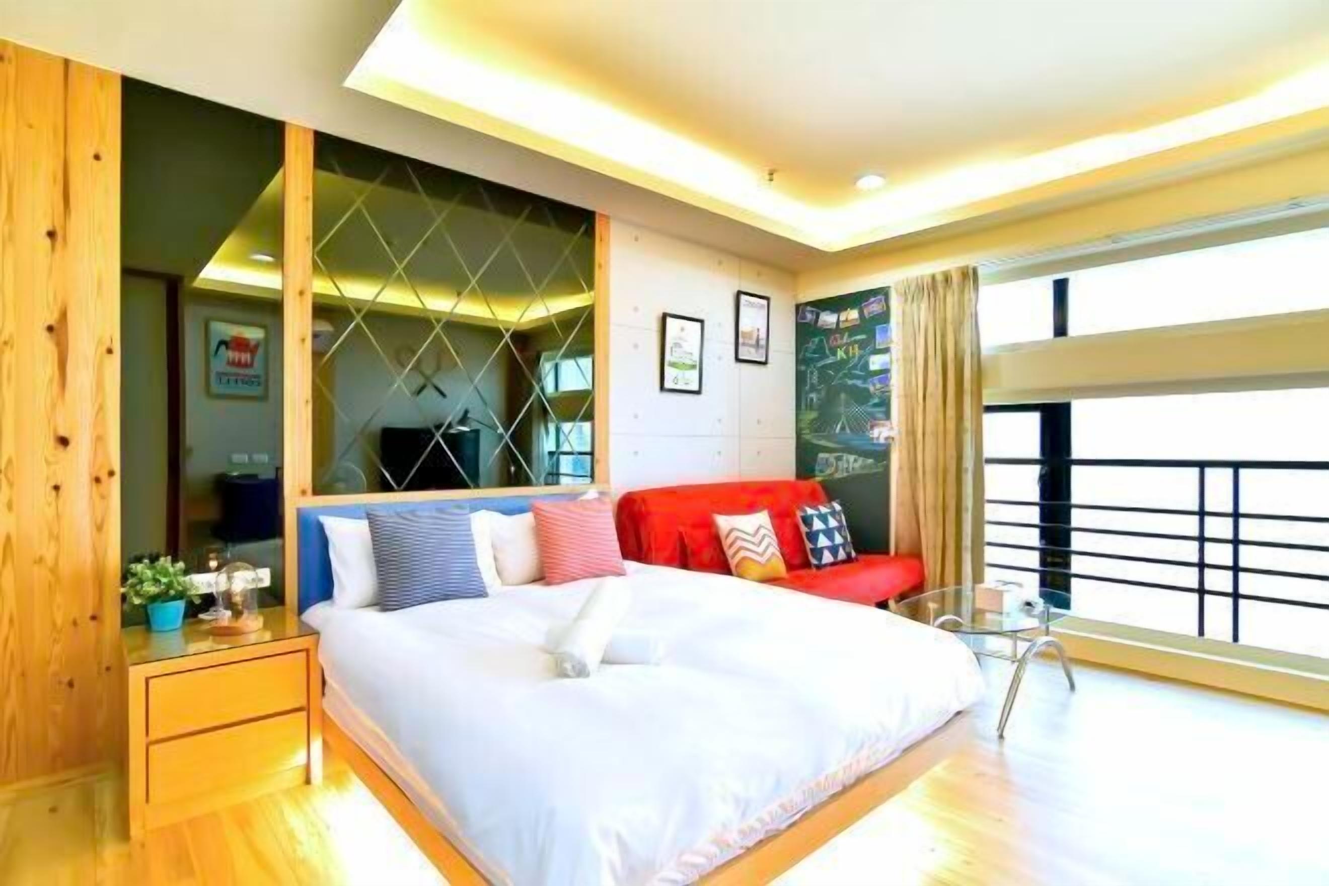 Desk, blackout drapes, iron/ironing board, free WiFi