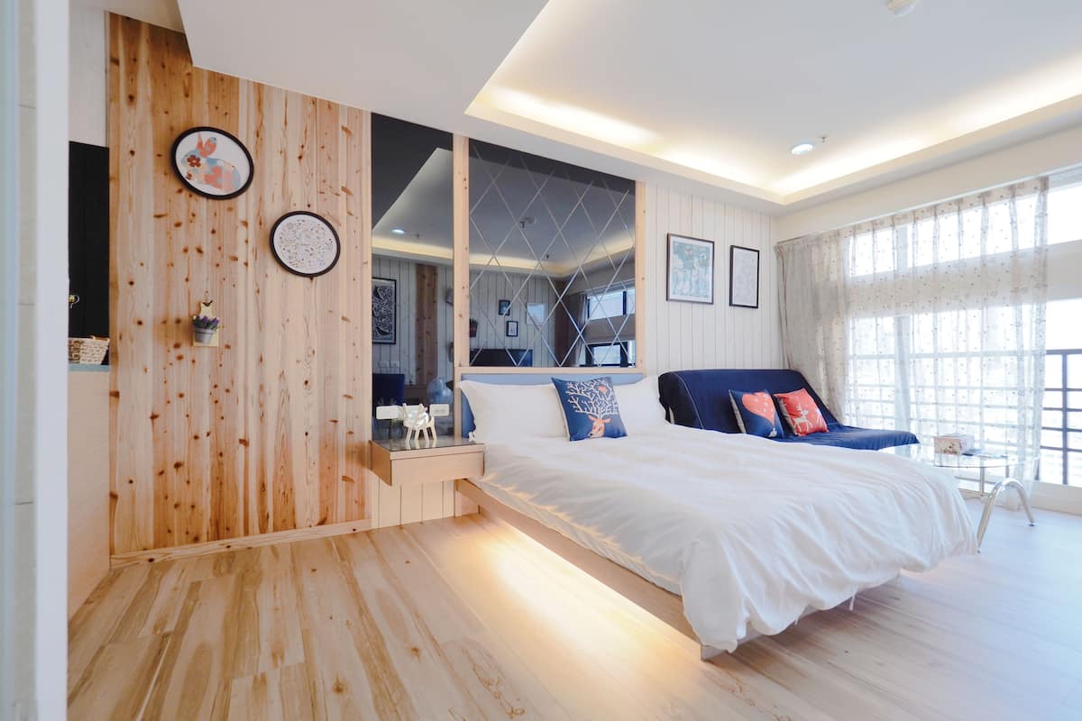 Quarto casal urbano, 1 quarto | Escrivaninha, cortinas blackout, ferros/tábuas de passar roupa