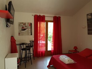 Fer et planche à repasser, Wi-Fi, draps fournis