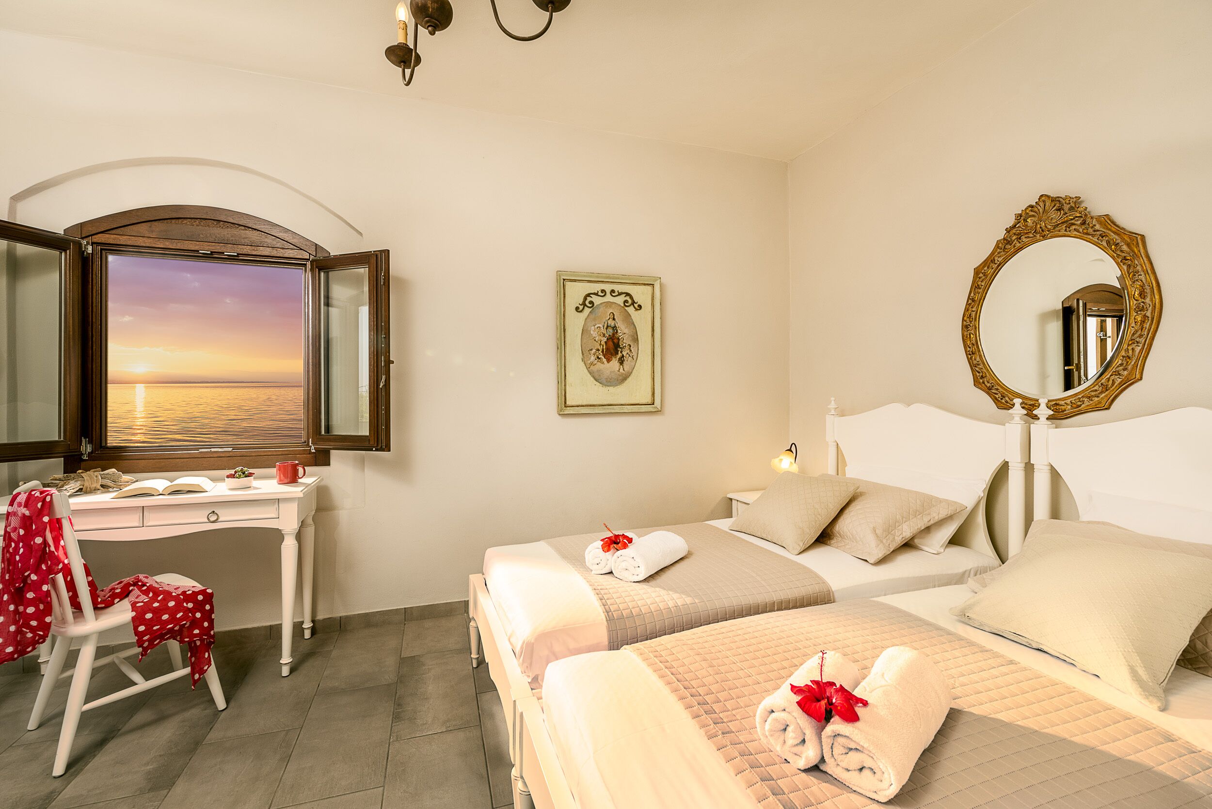 2 bedrooms, in-room safe, iron/ironing board, free WiFi