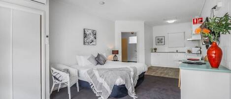 1 chambre, fer et planche à repasser, Wi-Fi, draps fournis