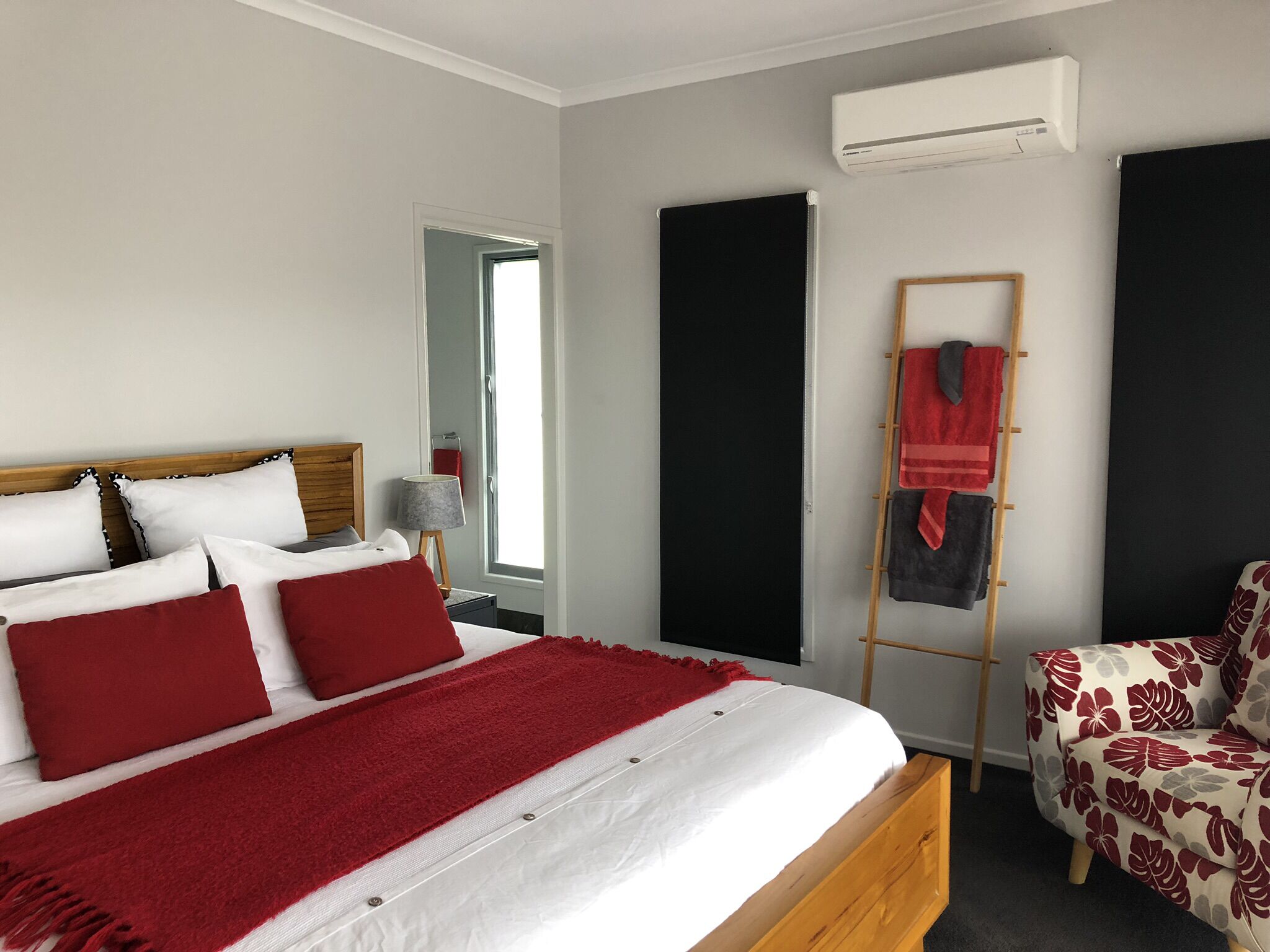 Flame Trees - Hydeaway/Hideaway Bay — image 12