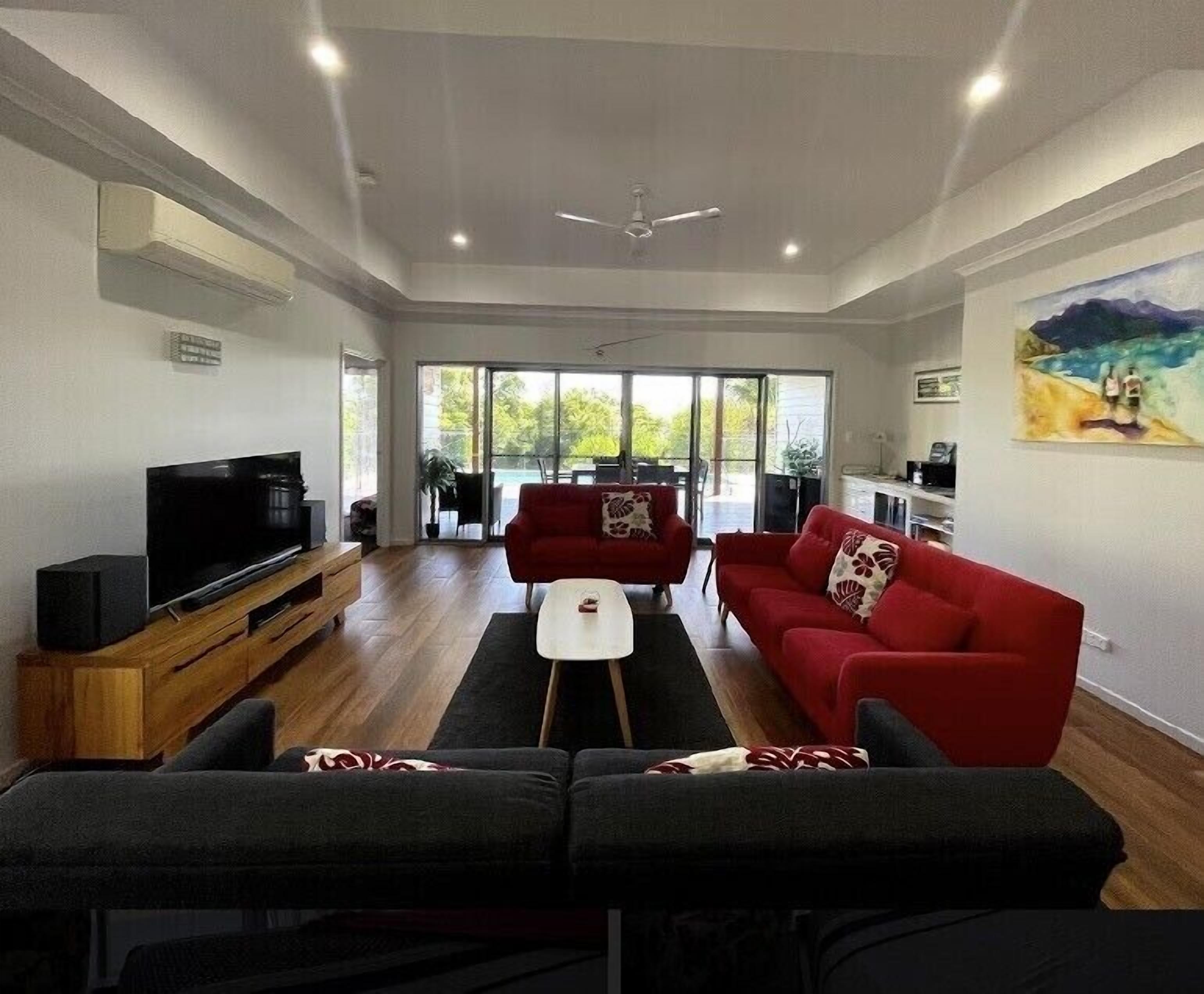 Flame Trees - Hydeaway/Hideaway Bay — image 15